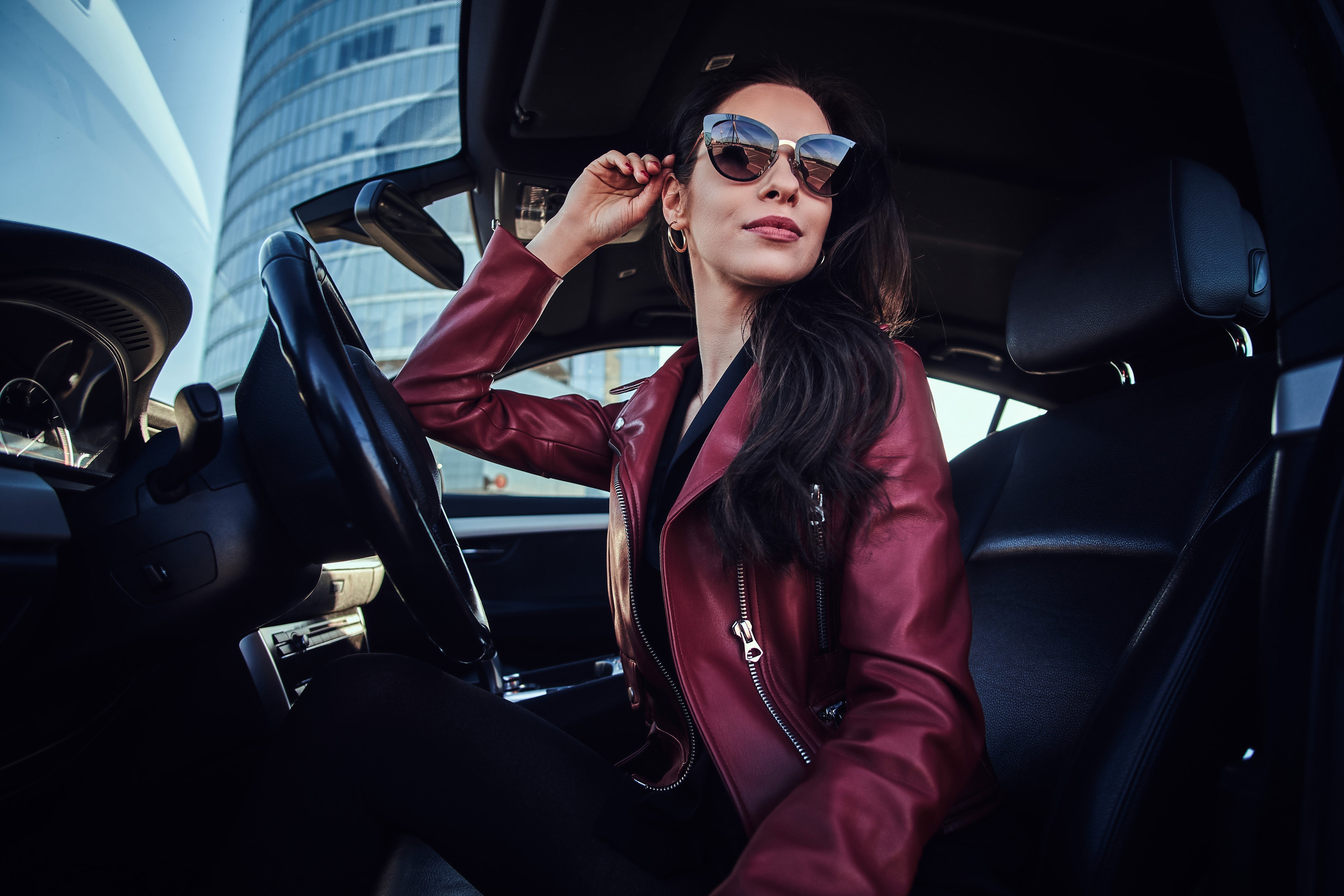 How to Choose the Perfect Leather Jacket: Fit, Style & Skin Guide?